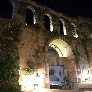 Apartment Diocletians Palace For Two, Split